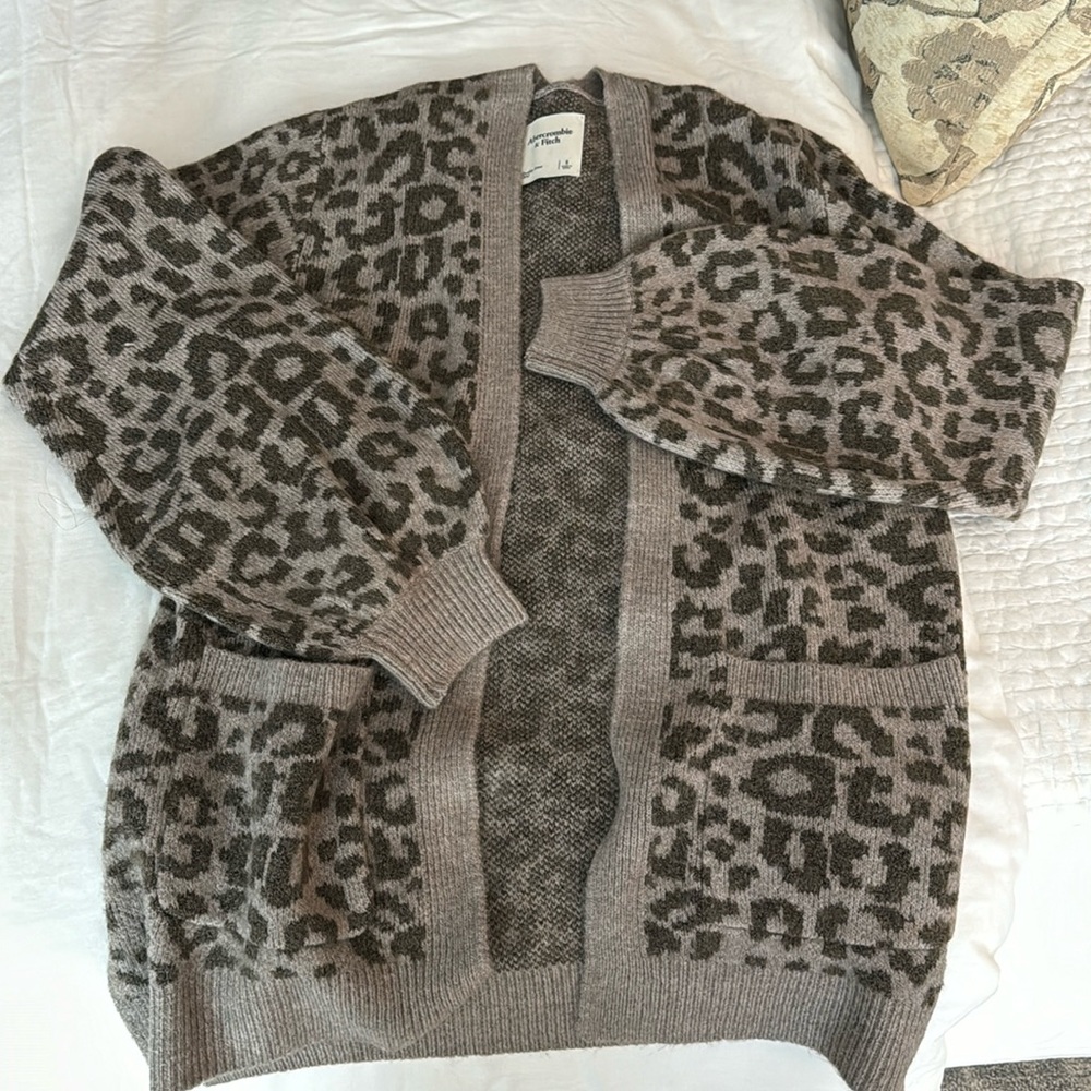Cardigan sweater